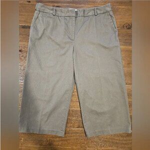 VAN HUESEN GRAY WITH SUBTLE VERTICAL STRIPES WIDE LEG CAPRIS SIZE 16